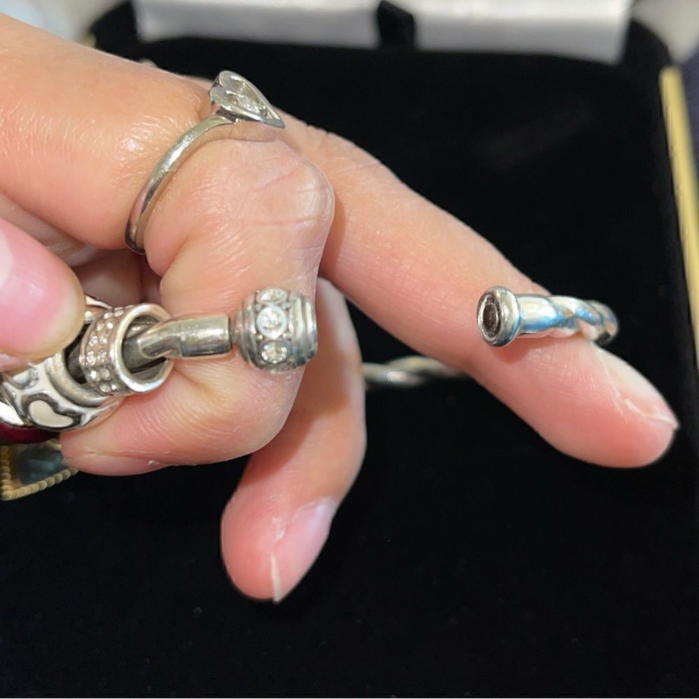 Red charm bracelet - Picture 5 of 7